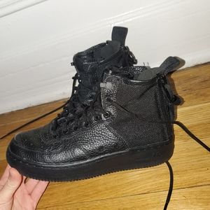Nike AF1 Mid